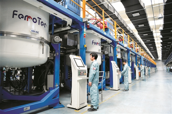 1512459481200006186.jpg 太阳能组件投产.jpg