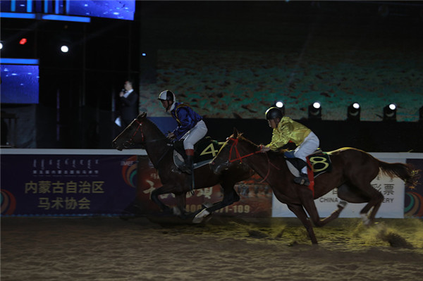1538011819076009222.jpg Jockeys compete during a nighttime horse racing event at the Fifth International Equestrian Festival in Hohhot, Inner Mongolia autonomous region on Sept 21.jpg