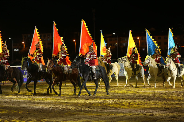 1538011826491004947.jpg People in traditional Mongolian clothing are pictured on horseback during the opening ceremony of the Fifth International Equestrian Festival in Hohhot, Inner Mongolia autonomous region on Sept 21.jpg
