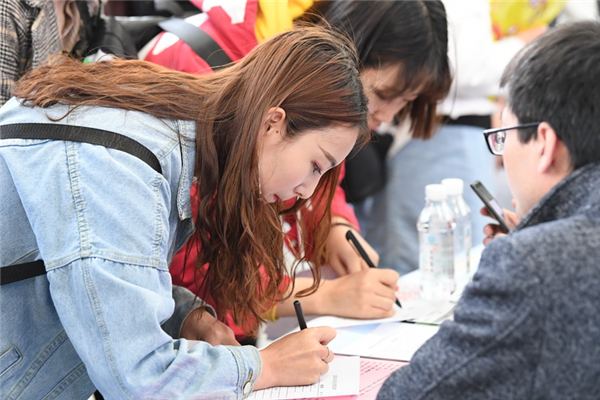 1523527719050032758.png zhan1.png