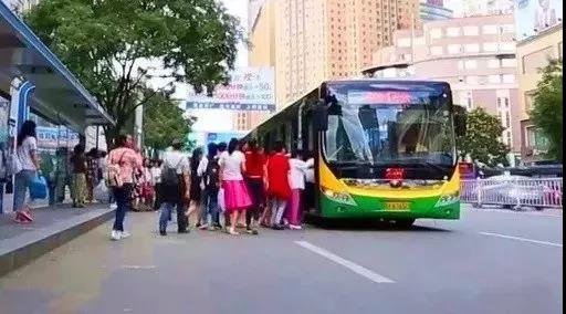 1520561275728088154.jpg 呼和浩特公交.jpg