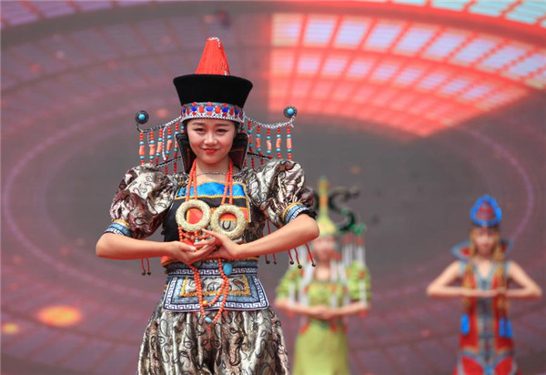 1531130339011069756.jpg Performers showcase the traditional ethnic Mongolian customs during the opening ceremony of Yuquan Folk Festival in Hohhot.jpg