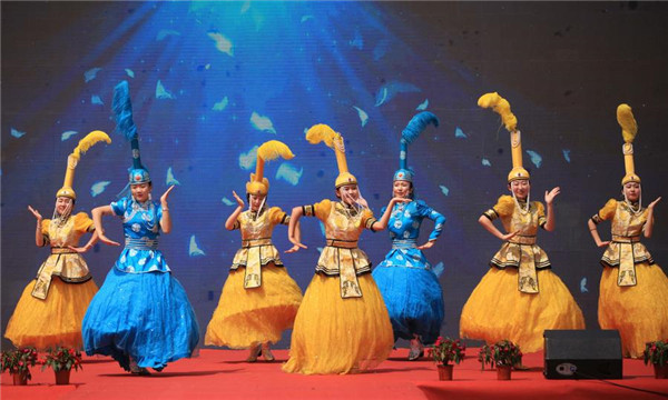1531130345696069675.jpg Performers dance during the opening ceremony of Yuquan Folk Festival in Hohhot.jpg