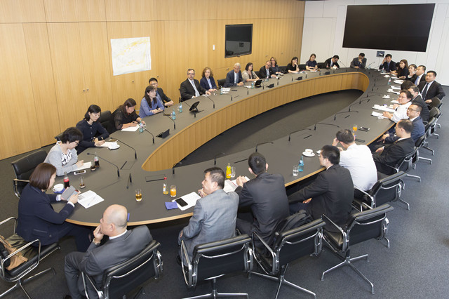 1534988850671048601.jpg 20180821_15图为广州代表团拜访法兰克福国际机场管理机构.jpg