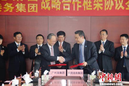 1513762944431034880.jpg 76033320.jpg