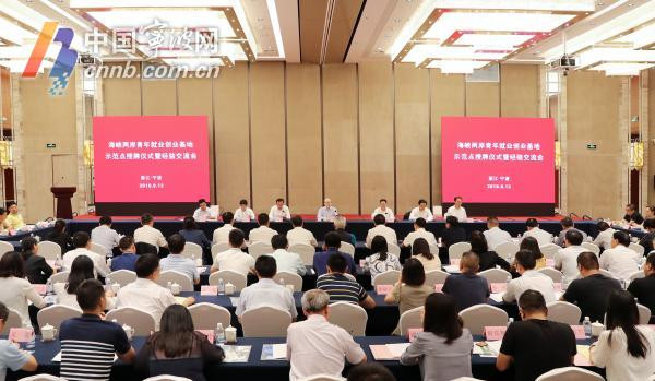 1536886179213027380.jpg 授牌仪式.jpg