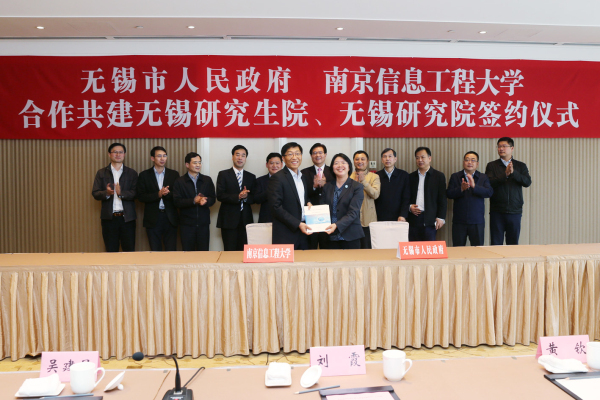 1523242293014024064.jpg 07.jpg