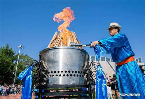 1527210913652056858.jpg A ritual is held during a Nadam fair of Hohhot Minzu College in Hohhot.jpg