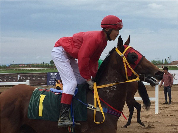 1531645106888031228.png A jockey gets ready to race in Hohhot, July 7.png