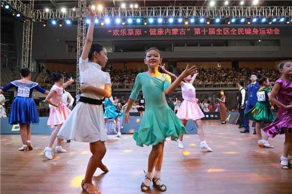 1532998907235058231.jpg Dancers prepare for the WDC China International Ballroom Dance Championships.jpg