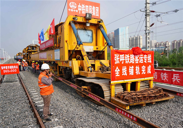 1533172041642056715.jpg Workers at the construction site of the high-speed railway in Zhangjiakou, Hebei province, on July 31, 2018.jpg