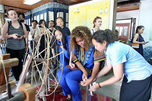 1530847073926007396.jpg 5b3dbbb1a31033495a58ab25.jpg