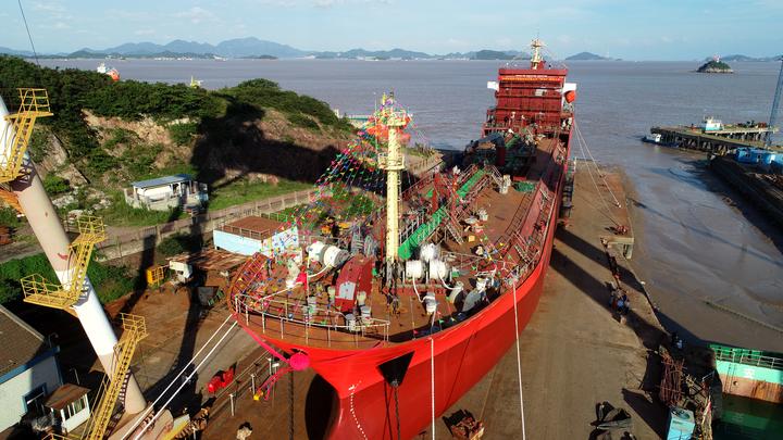 1536828526223043598.jpg 船下水.jpg