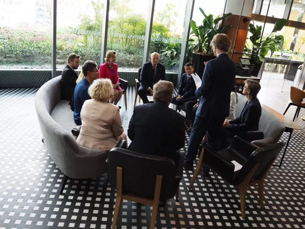 1540369460734029716.jpg 小组.jpg