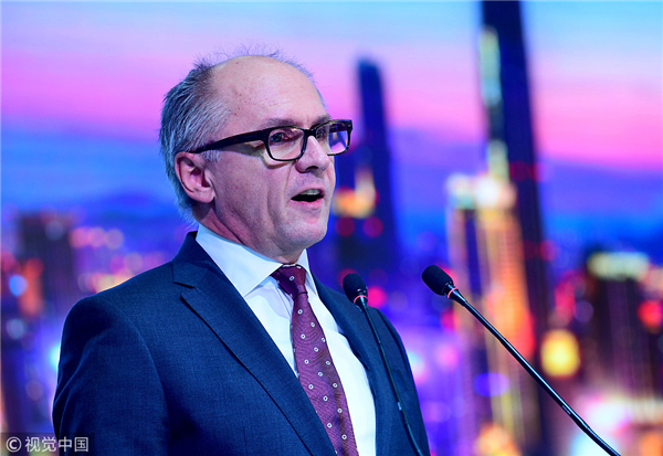 1553739097854091926.jpg 1553679128173060175.jpg