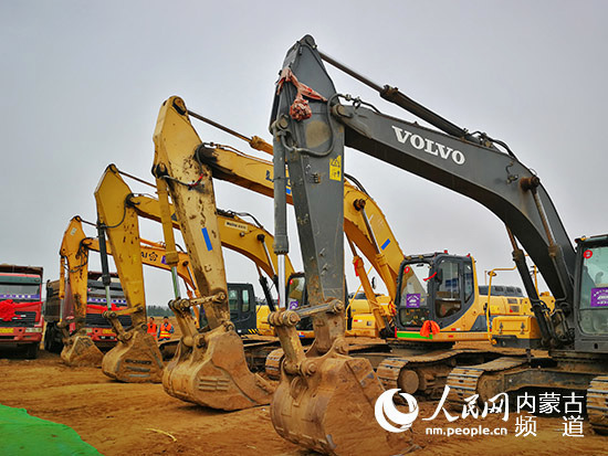 1534240120564048738.png Diggers at the groundbreaking ceremony in Hohhot, Inner Mongolia autonomous region, Aug 12.png