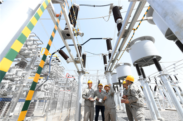 1525771415566035868.png New employees visit the 500-kV GIS substation in Hohhot.png