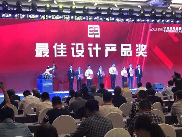 1557738167163046314.jpg 颁奖.jpg