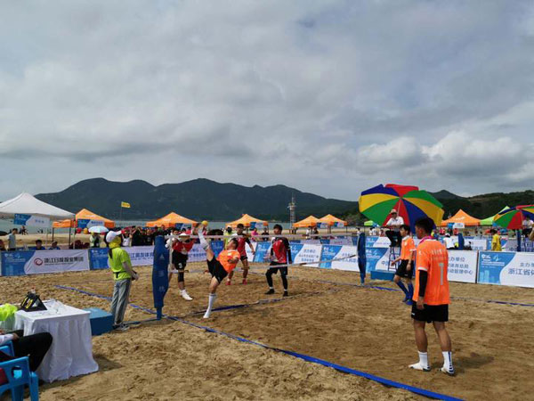 1561427448797062327.jpg 踢球.jpg