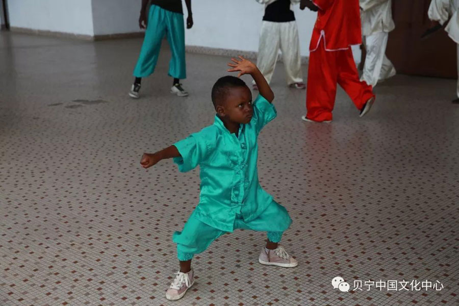 1526459371146022882.jpg 1525940900290014314.jpg