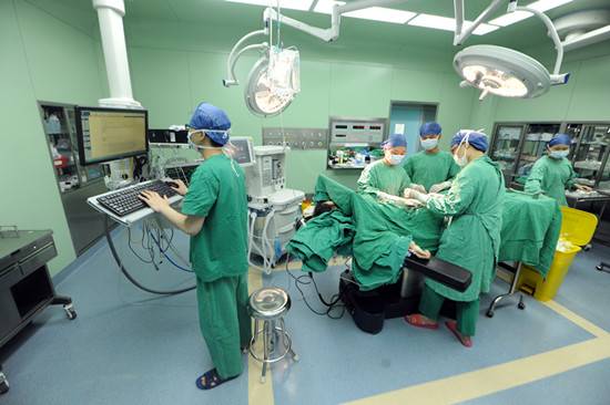 1509068945054044059.jpg 现代化手术室_副本.jpg