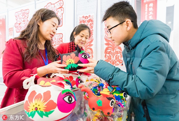 1548637029961030701.jpg 2019年1月15日,由内蒙古自治区文化和旅游厅主办,内蒙古展览馆承办的“非遗过大年 文化进万家——2019年全区非物质文化遗产年货展”在呼和浩特市举行。本次年货展设品味年味、看见年味、扮靓年味、年味十足四个展区,100余个国家级、省级和市级非遗项目进行展演、展示展销、互动体验等。活动旨在将非遗融入传统新春佳节,让记忆里的浓浓年味在非遗传统中鲜活起来。.jpg