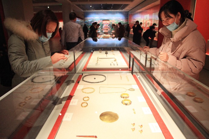 Exhibition tells about Chinese capital relocation history