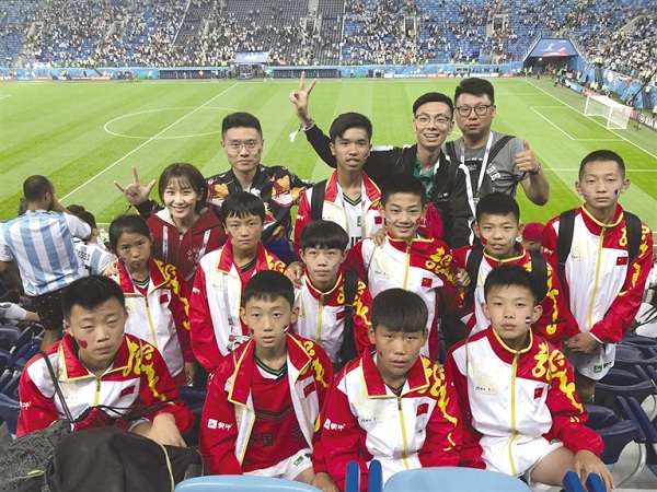 1530609634432014886.jpg Young football fans pose for a photograph before the start of a World Cup match..jpg