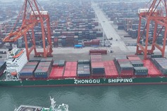 China's largest domestic trade container ship arrives in Qinzhou
