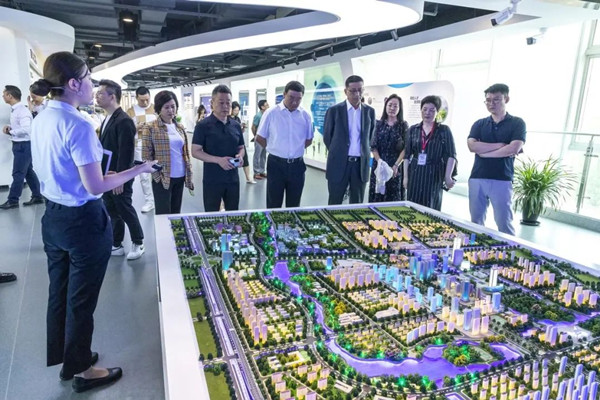 1687322792509076192.jpg 胡润百富学院_副本.jpg