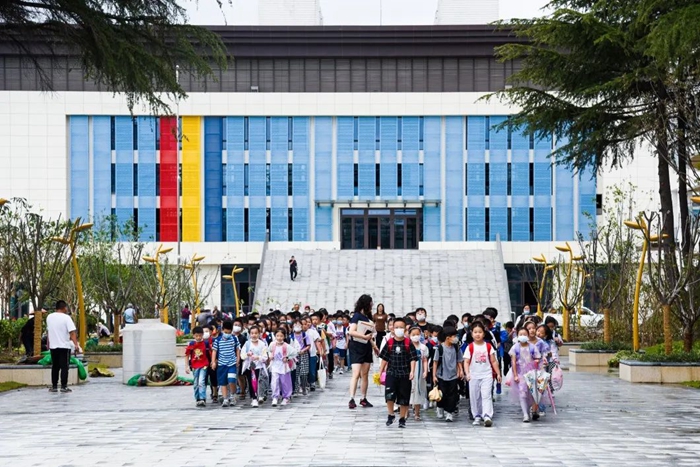 1675246745602077635.jpg 教育2.jpg