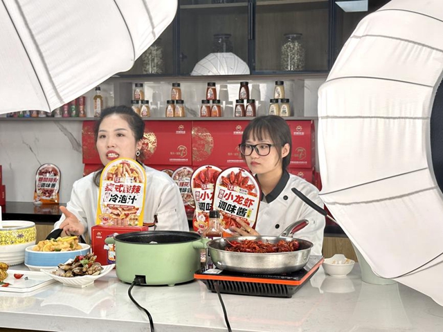 1690966352560062923.jpg 18.jpg