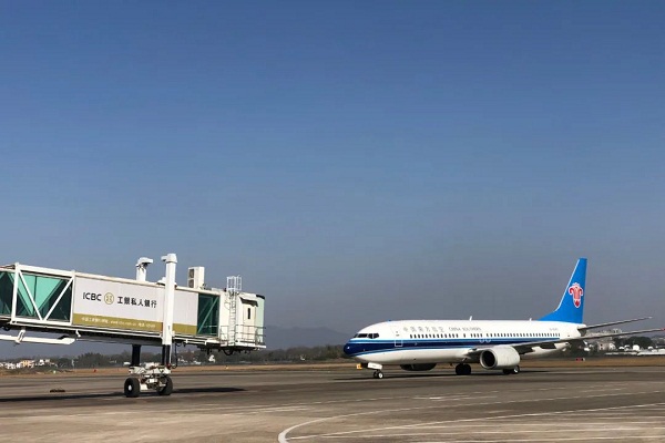 New air route introduced to Huangshan city