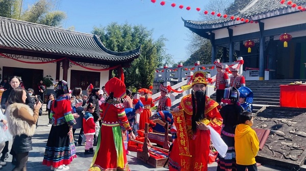 1708580646955092987.jpg HC11.jpg