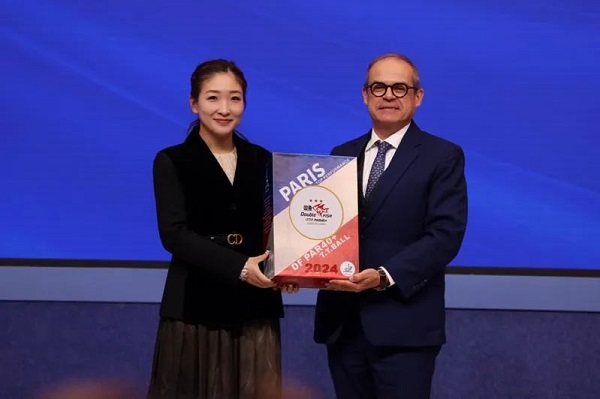 1706861562109087235.jpg Liu Shiwen, an Olympic table tennis champion from Guangzhou and chair of the ITTF Athletes' Commission, presents a Paris Olympic Games competition ball to the French Consul General in Guangzhou, Sylvain Fourriere..jpg