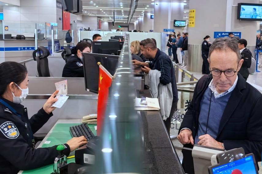 First lot of visa-free passengers from Switzerland enter China