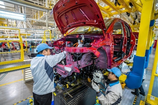 China's industrial profits up 4.3% in Q1