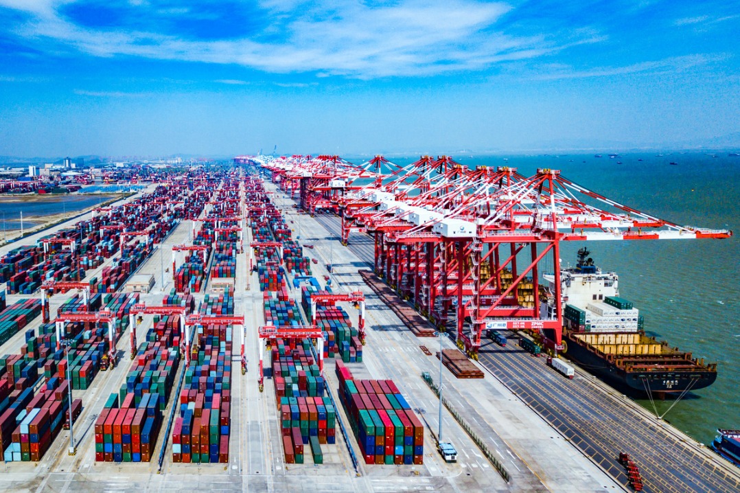 China's foreign trade up 5.7% in first 4 months