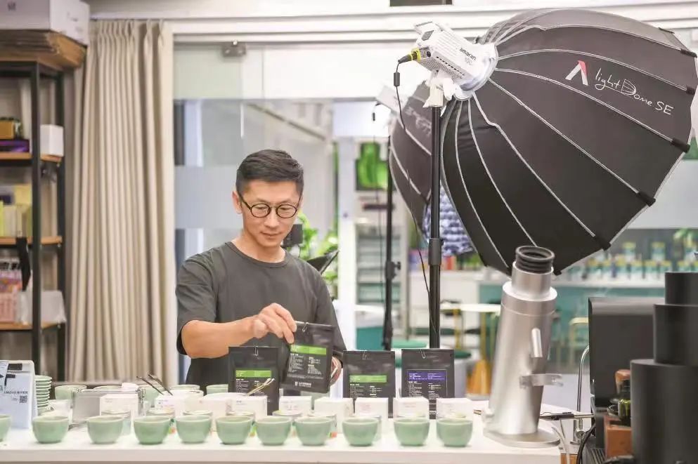 1729233043845098784.jpg 1729233043845098784.jpg