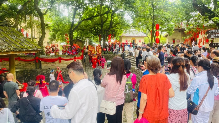 1728459028943012149.jpg 2024100748046477.jpg