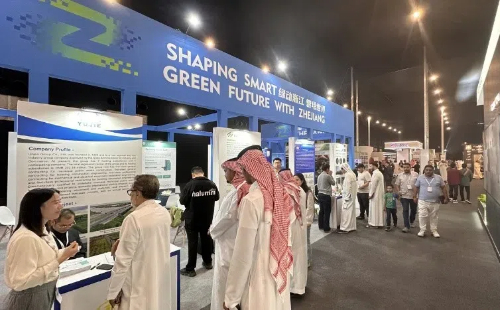 1733714030541073466.jpg Six.jpg