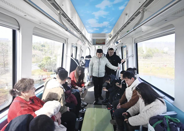 1738913680124053653.jpg 光谷春节2_副本.jpg