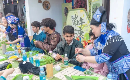 1748926519900033355.jpg 1748582671895058271.jpg