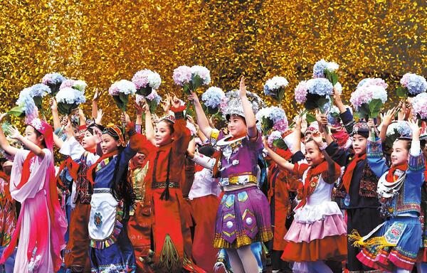 1749018911045031882.jpg 各民族共同表演.jpg