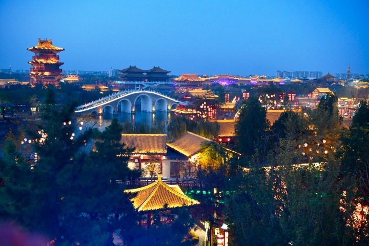 Kaifeng illuminates Millennium City Park in splendor