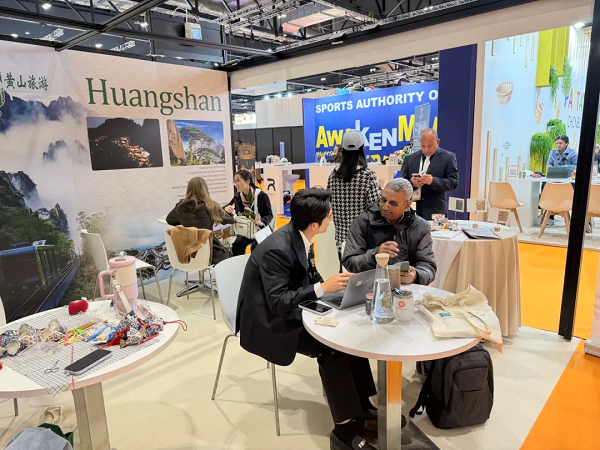 1762768368819064192.png 10005.png