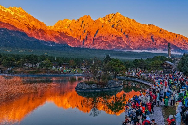 Lijiang: Experience the majestic golden peaks in their sunlight glory