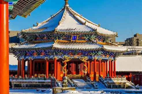 First snowfall of winter decorates Shenyang Imperial Palace