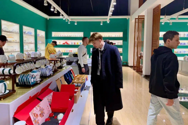 1764755426184039090.jpg hm 12.3 2.3 600.jpg