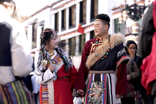 1768894951301096323.jpg 藏服写真_副本.jpg